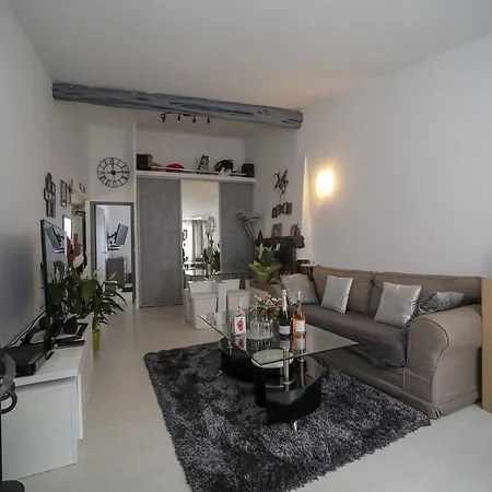 L'escale * בוניפסיו