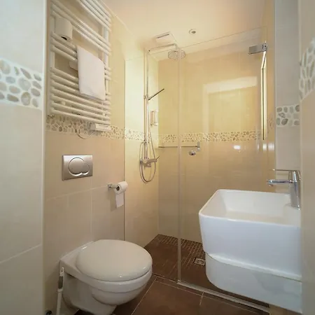 L'escale * בוניפסיו