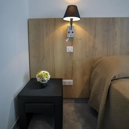 L'escale בוניפסיו